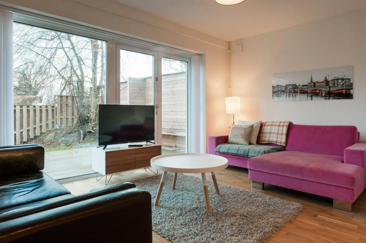 Townhouse On Arlanda Stockholm Metro Line - Easy Checkin Villa Sollentuna Exterior photo