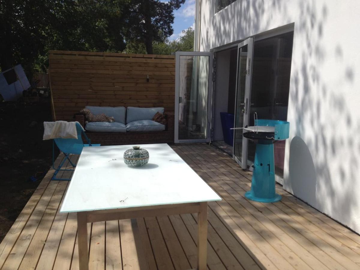 Townhouse On Arlanda Stockholm Metro Line - Easy Checkin Villa Sollentuna Exterior photo